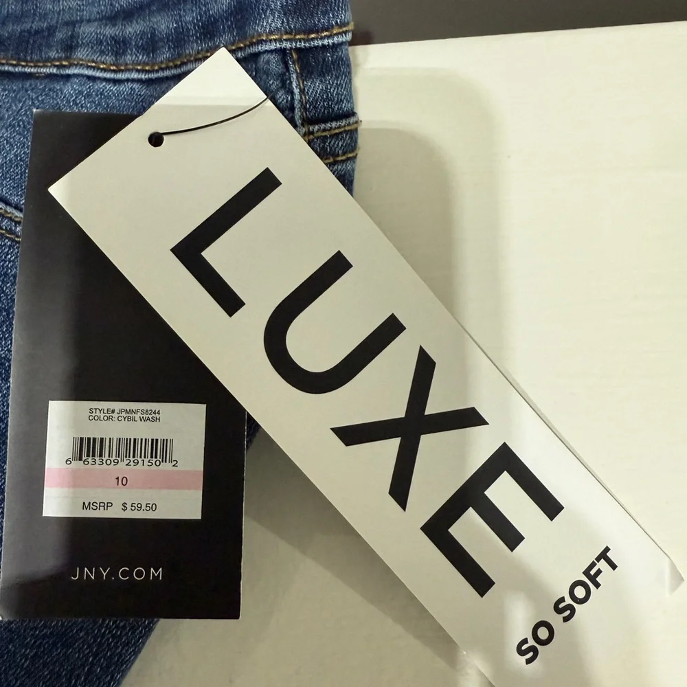 Jones New York Tori Seamless Capri Distressed Denim Blue Jeans Size‎ US 10 NEW - Picture 7 of 9